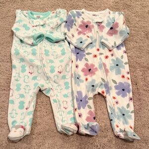 Baby Carter's Fleece Blue Purple Floral  Penguin Footed Sleepers size 6 months